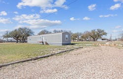606 W Lampasas St, Lometa, TX 76853
