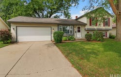 5014 W Greenbrier Drive, McHenry, IL 60050