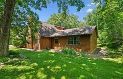 4084 Crest View Road NE, Solon, IA 52333