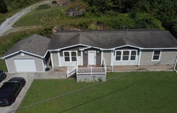 3084 Left Fork Maces Creek Rd, Viper, KY 41774