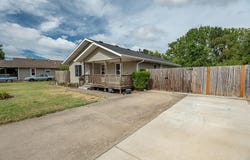 1202 N Oak Park Drive, Springfield, MO 65802