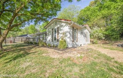 406 McConkey St, Madisonville, TN 37354