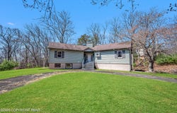 1093 Lancaster Drive, Bushkill, PA 18324