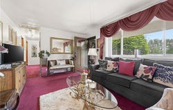 8008 Mark Dr, Verona, PA 15147