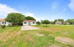 101 W Joyce Street, Bishop, TX 78343