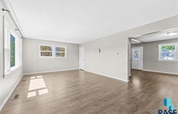 1012 W 8th St St E, Sioux Falls, SD 57104