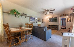 2700 UNDERHILL Ln, WestLinn, OR 97068