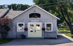 111 River Road, Clinton, CT 06413