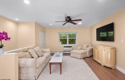 49 Knox Ter, Wayne Twp., NJ 07470-7952