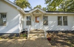 340 OAK St, Savannah, TN 38372