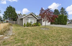 732 3RD St, Brookings, OR 97415