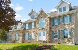 137 Old Kettle Court, Stroudsburg, PA 18360