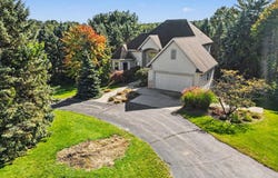 6859 Chandler Woods Drive NE, Belmont, MI 49306