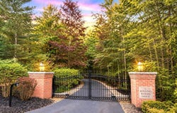 2 Rolling Woods Drive, Bedford, NH 03110