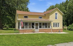 205 E Spring Street, Etna Green, IN 46524-9412