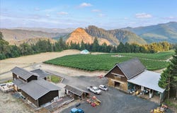 841 SKELLY Rd, Yoncalla, OR 97499