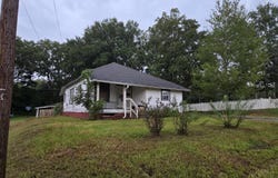 523 E College Avenue, Wiggins, MS 39577