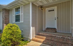 208 Spruce Avenue, Clever, MO 65631