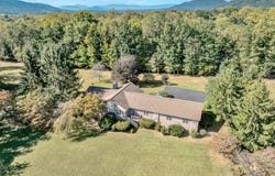 311 Foxcroft Dr, Blue Ridge, VA 24064