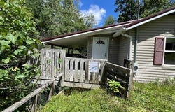 434 Summit St, Sophia, WV 25921
