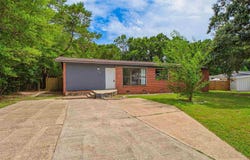 6571 Cedar St, Milton, FL 32570