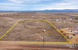 SW Raber Dr, Mountain Home, ID 83647