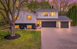 6881 Redwing Lane, Chanhassen, MN 55317