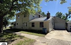 319 E Nelson Street, Cadillac, MI 49601