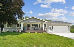 3553 E Shaulis Road, Waterloo, IA 50702