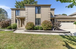 9832 Twin Creek Boulevard, Munster, IN 46321