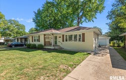 2104 PARKVIEW Drive, Springfield, IL 62704