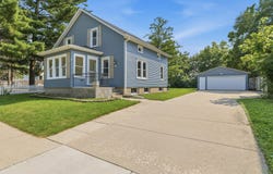 317 E Pleasant St, Oconomowoc, WI 53066