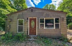 332 Batchelor St, Granby, MA 01033