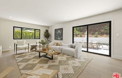 11268 Dona Lola Dr, Studio City, CA 91604