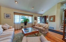 10 Meredith Drive, Greenlawn, NY 11740
