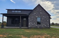 400 Waggoner LN, Barling, AR 72923