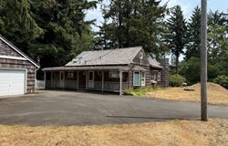 750 5TH St, Gearhart, OR 97138