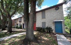 1039 N Chenango St., Angleton, TX 77515