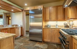560 Obsidian Place, Mammoth Lakes, CA 93546