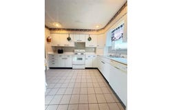 6 North Drive, Milton, WV 25541