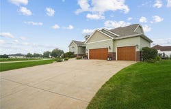 2870 Hunters Ridge Rd, Marion, IA 52302