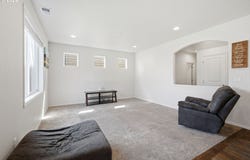 5270 SQUIRREL St, Springfield, OR 97478
