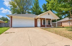 211 Willowbrook Ln, Whitehouse, TX 75791