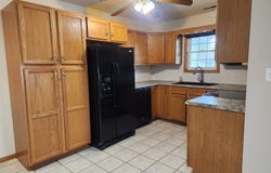 1913 E 33rd Ave, Hutchinson, KS 67502