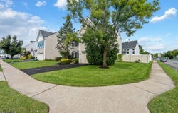 40 Champlain Way, Franklin Twp., NJ 08823-1723