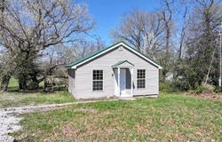 8 E hwy, Steelville, MO 65565