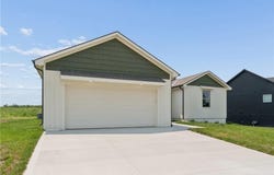 701 SE 21st Street, Oak Grove, MO 64075