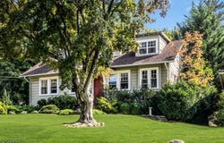 32 Ferndale Rd, North Caldwell Boro, NJ 07006-3901