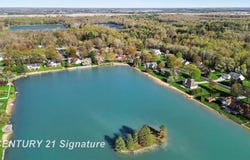 1944 E Lake Circle Drive, Saginaw, MI 48609