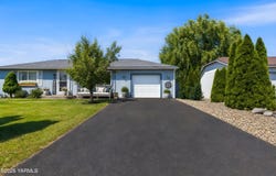 1005 Merlot St, Granger, WA 98932